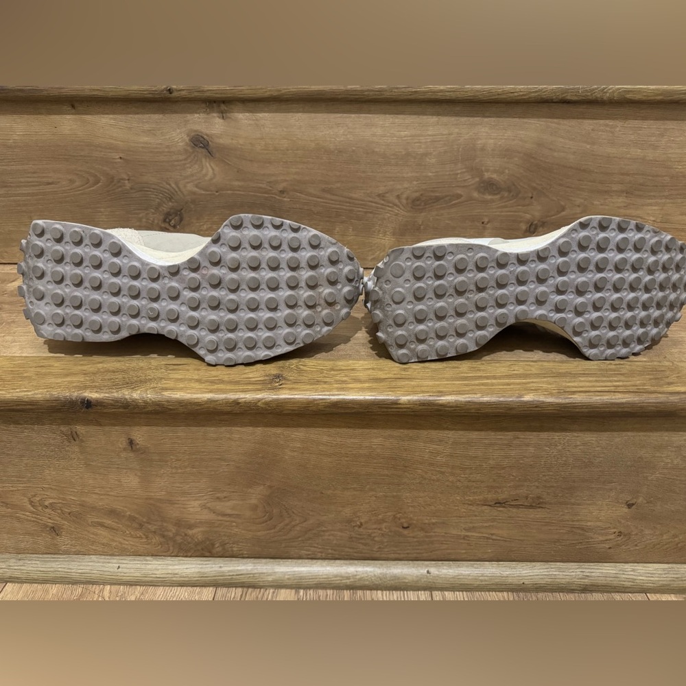 Used but great condition New Balance 327 women’s 8.5 - Picture 4 of 6